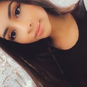 Meet your Posher, Anahi